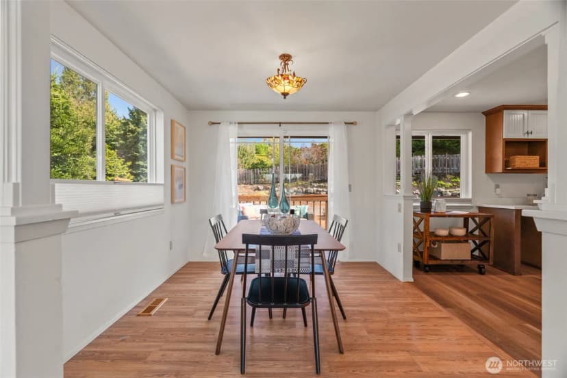 Property photo for 721 Elm Place W, Edmonds photo 8