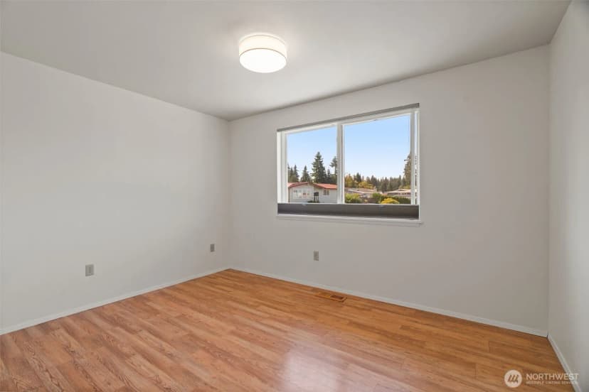 Property photo for 721 Elm Place W, Edmonds photo 17