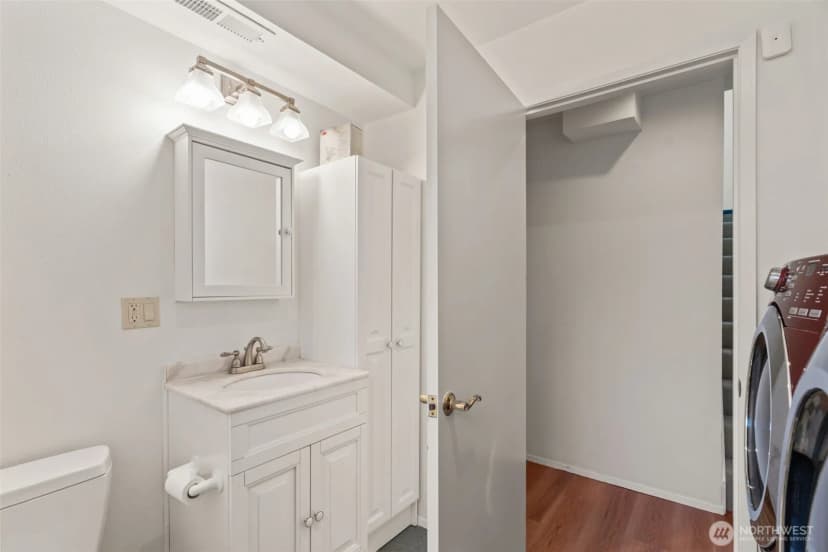 Property photo for 721 Elm Place W, Edmonds photo 20