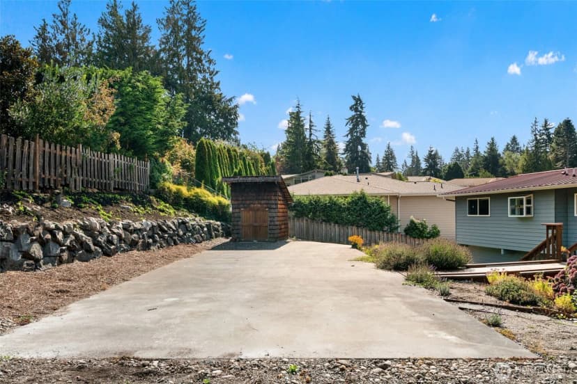 Property photo for 721 Elm Place W, Edmonds photo 24