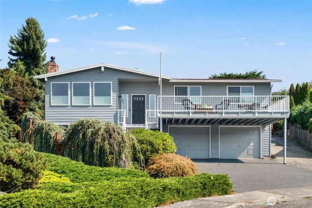 Property photo for 721 Elm Place W, Edmonds photo 2
