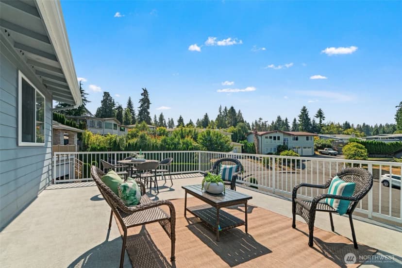 Property photo for 721 Elm Place W, Edmonds photo 3