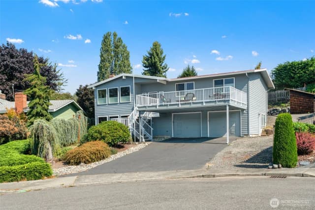 Property photo for 721 Elm Place W, Edmonds