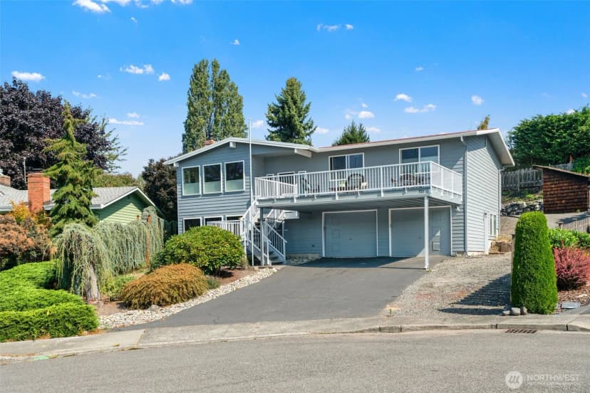Property photo for 721 Elm Place W, Edmonds