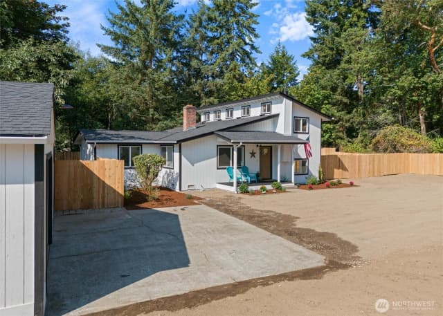 Property photo for 10183 Frontier Place Nw, Silverdale photo 3