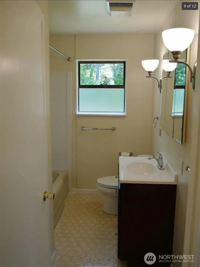 Property photo for 10522 41st Place Ne, Seattle photo 12