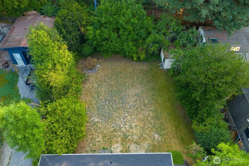Property photo for 10522 41st Place Ne, Seattle photo 3