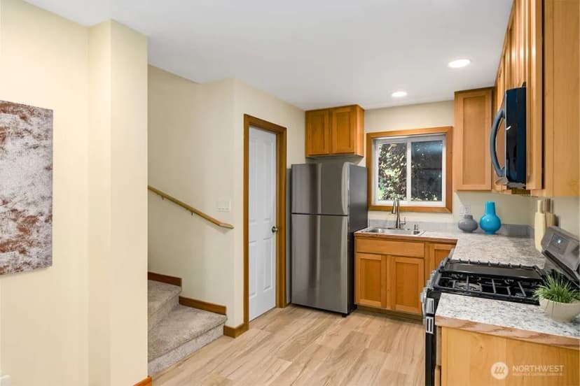 Property photo for 4533 40th Avenue Sw #c, Seattle photo 6
