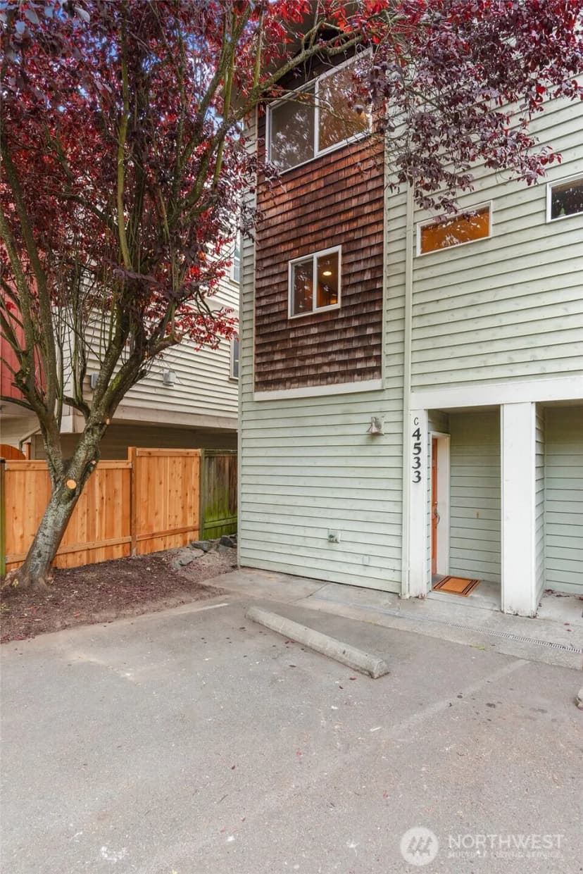 Property photo for 4533 40th Avenue Sw #c, Seattle photo 25