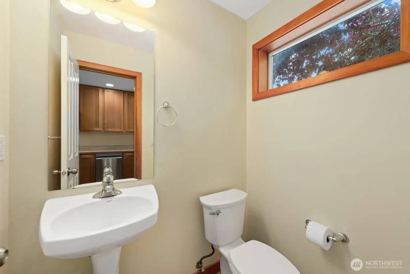 Property photo for 4533 40th Avenue Sw #c, Seattle photo 9