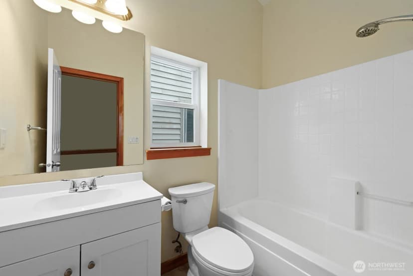 Property photo for 4533 40th Avenue Sw #c, Seattle photo 13