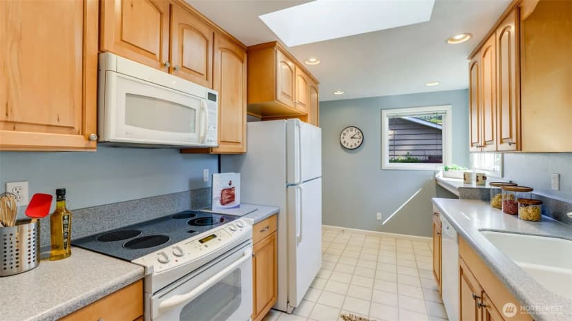 Property photo for 10607 Ne 17th Street, Bellevue photo 9