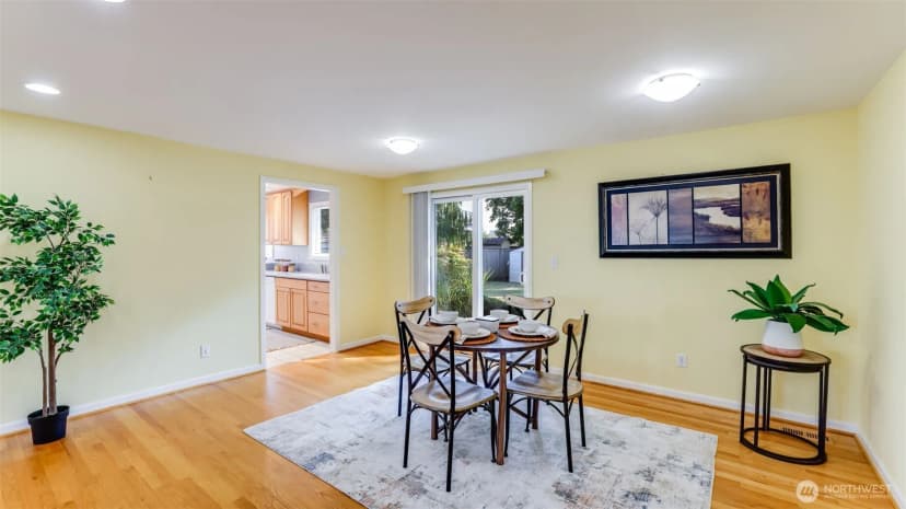 Property photo for 10607 Ne 17th Street, Bellevue photo 6