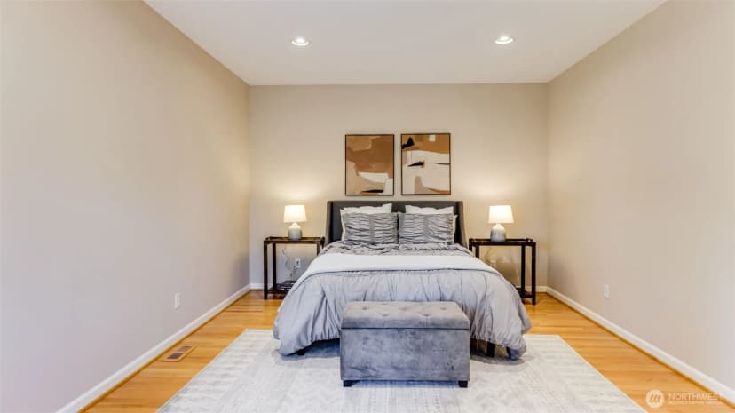 Property photo for 10607 Ne 17th Street, Bellevue photo 12