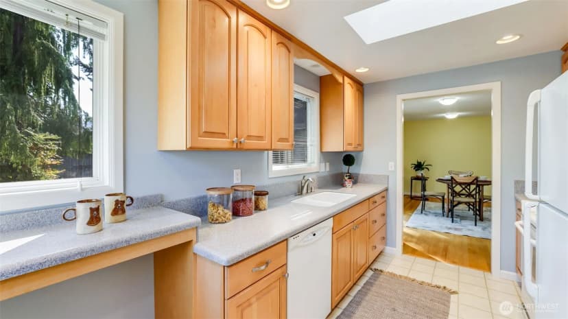 Property photo for 10607 Ne 17th Street, Bellevue photo 10