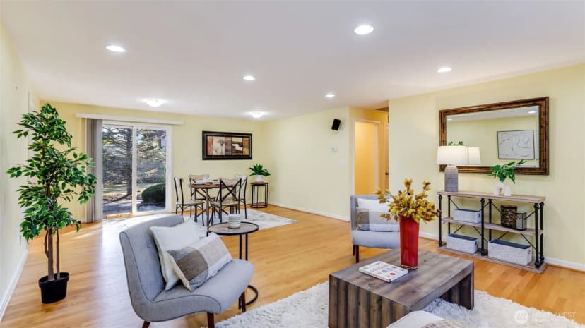 Property photo for 10607 Ne 17th Street, Bellevue photo 4