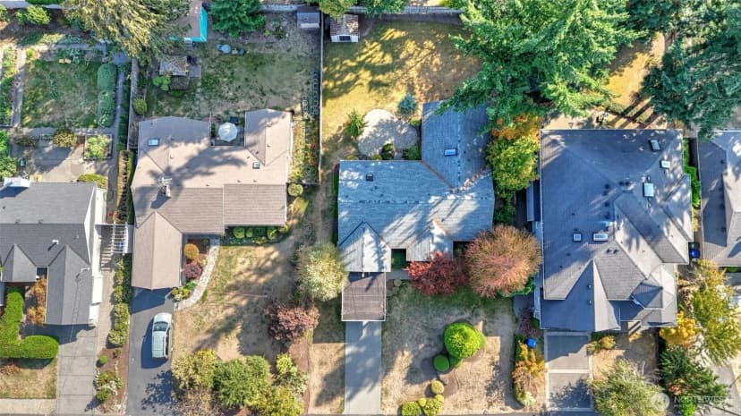 Property photo for 10607 Ne 17th Street, Bellevue photo 25