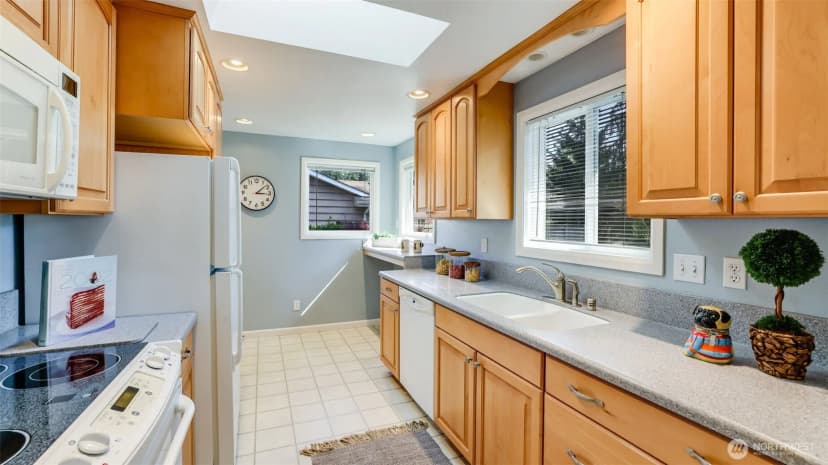 Property photo for 10607 Ne 17th Street, Bellevue photo 7