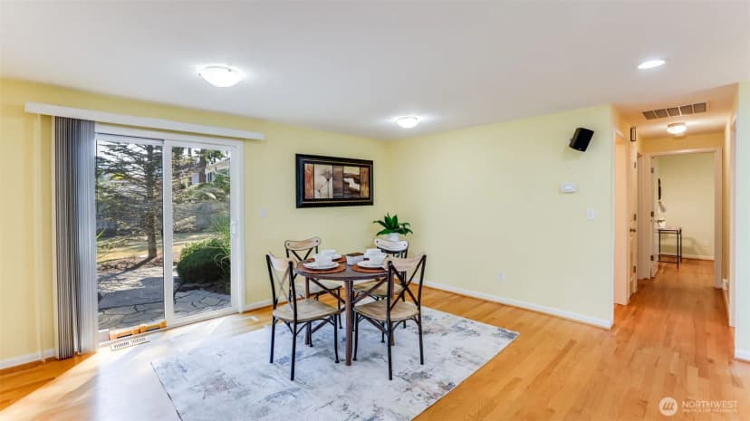 Property photo for 10607 Ne 17th Street, Bellevue photo 5