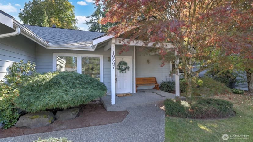 Property photo for 10607 Ne 17th Street, Bellevue photo 27