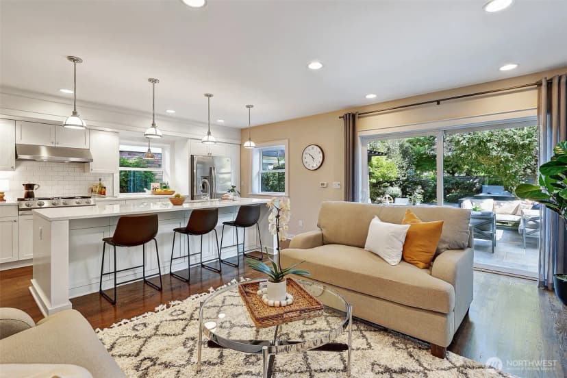 Property photo for 1610 3rd Avenue N, Seattle photo 10