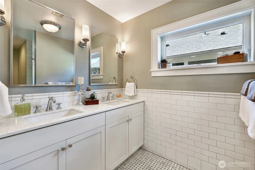 Property photo for 1610 3rd Avenue N, Seattle photo 22