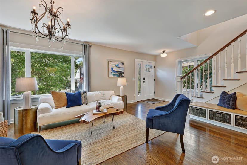 Property photo for 1610 3rd Avenue N, Seattle photo 3