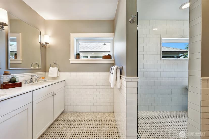 Property photo for 1610 3rd Avenue N, Seattle photo 18