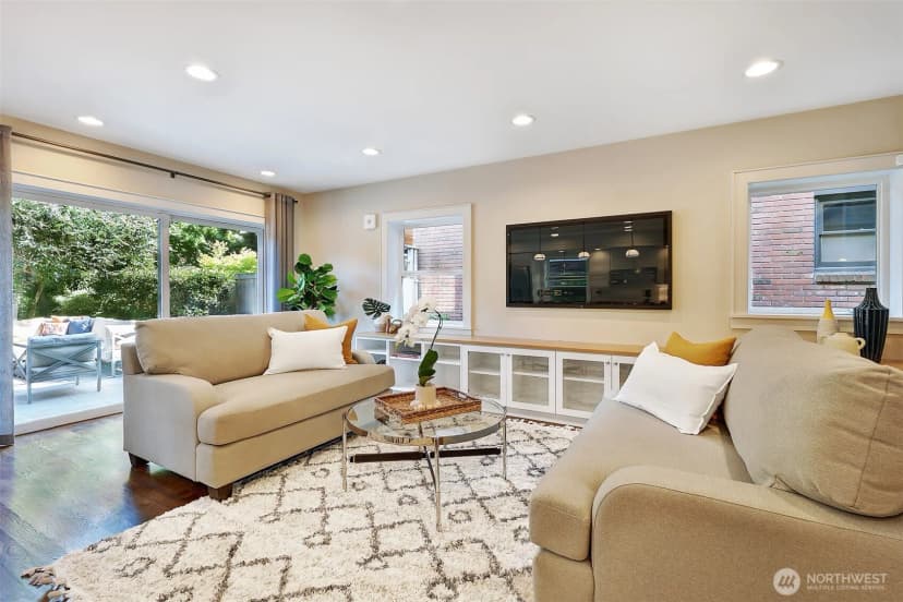 Property photo for 1610 3rd Avenue N, Seattle photo 11