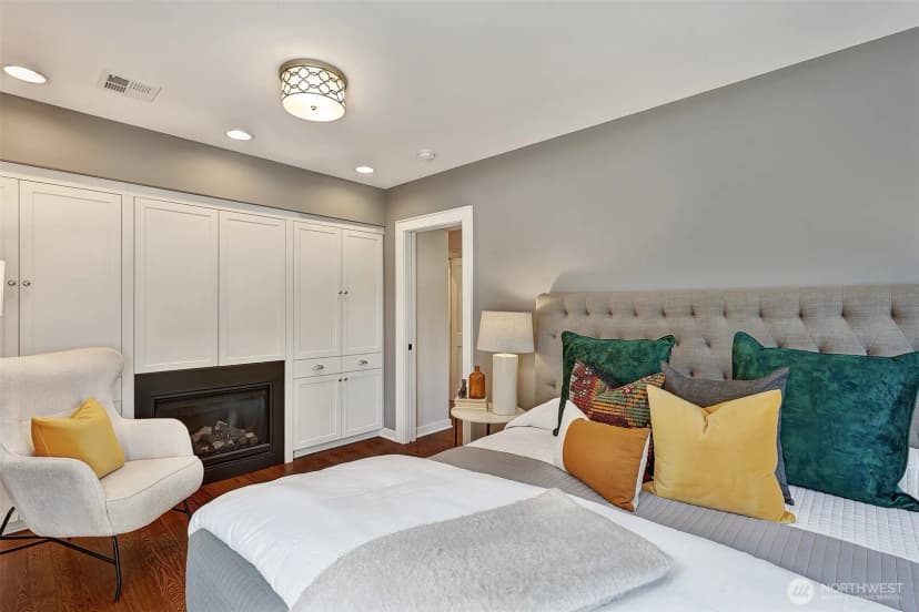 Property photo for 1610 3rd Avenue N, Seattle photo 17