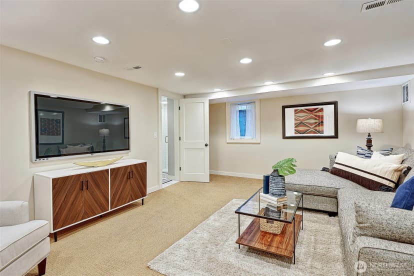 Property photo for 1610 3rd Avenue N, Seattle photo 31