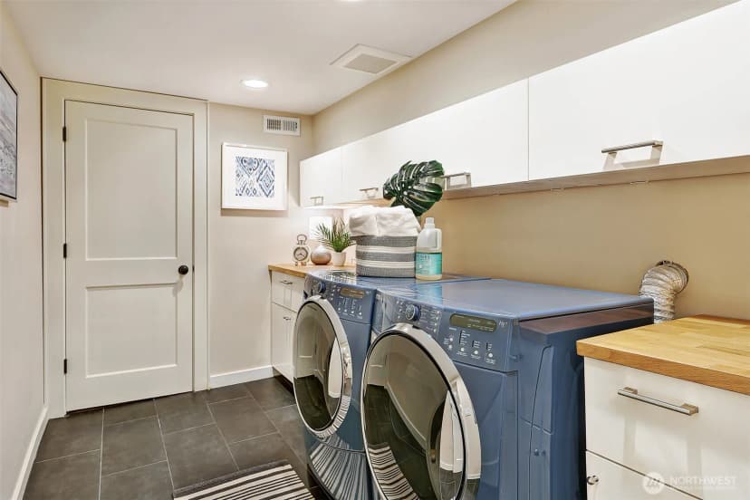 Property photo for 1610 3rd Avenue N, Seattle photo 32