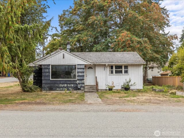 Property photo for 20135 4th Avenue S, Des Moines photo 2