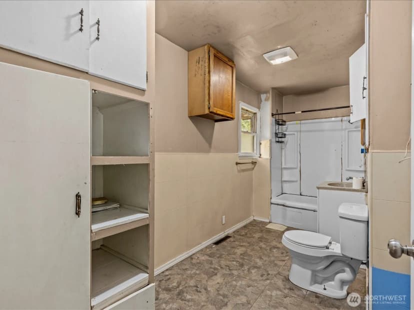 Property photo for 20135 4th Avenue S, Des Moines photo 14