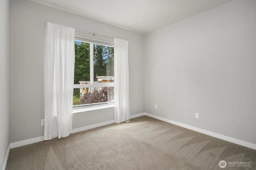 Property photo for 8015 Ne 116th Place, Kirkland photo 25