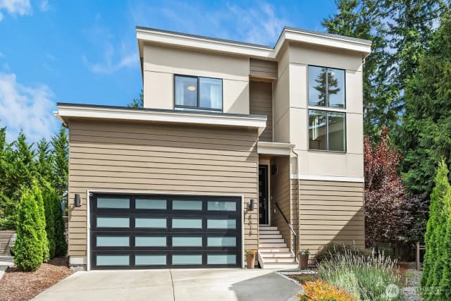 Property photo for 8015 Ne 116th Place, Kirkland photo 2