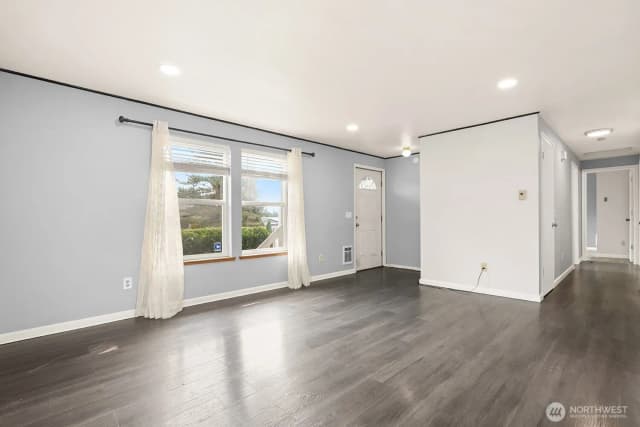Property photo for 2705 E Broadway Street, Mount Vernon photo 4