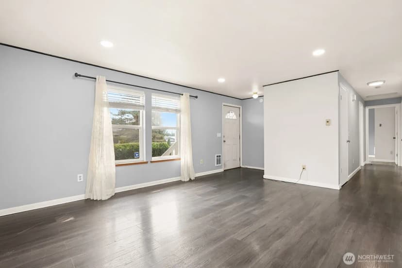 Property photo for 2705 E Broadway Street, Mount Vernon photo 4