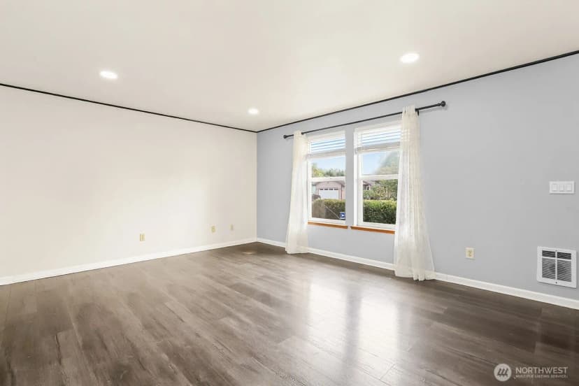 Property photo for 2705 E Broadway Street, Mount Vernon photo 6