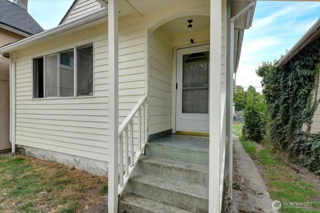 Property photo for 1807 S L Street, Tacoma photo 3