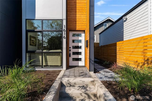 Property photo for 1616 S Juneau Street, Seattle