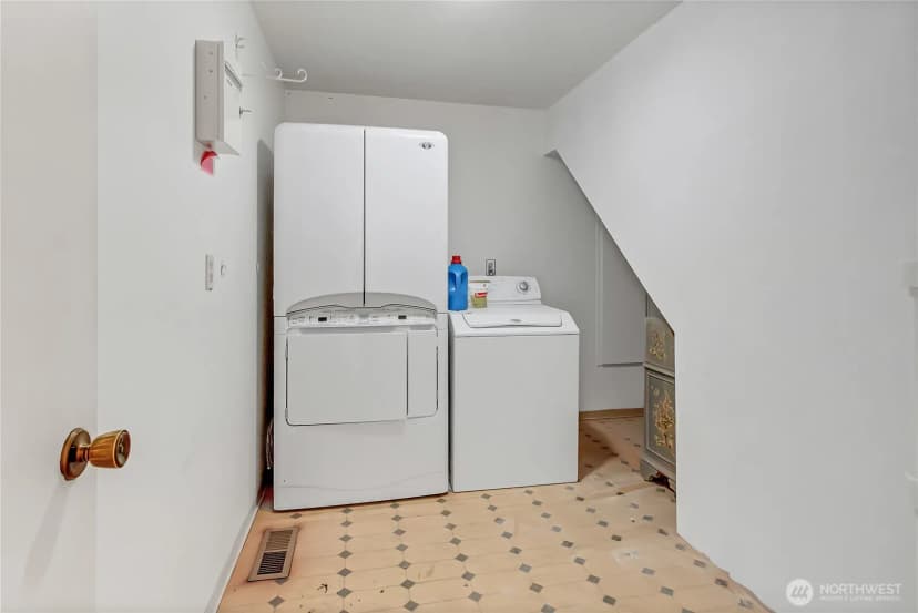 Property photo for 7902 Onyx Court Sw, Lakewood photo 13