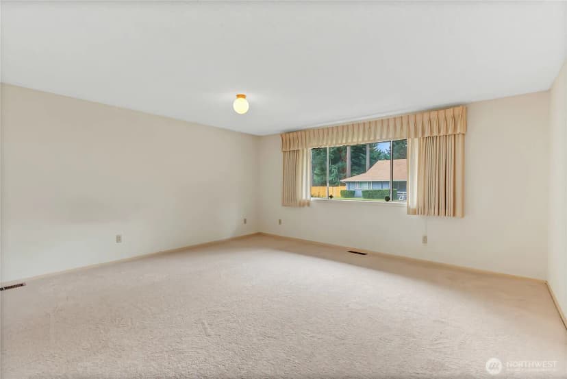 Property photo for 7902 Onyx Court Sw, Lakewood photo 4