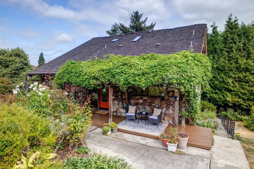 Property photo for 9733 Arrowsmith Avenue S, Seattle photo 31