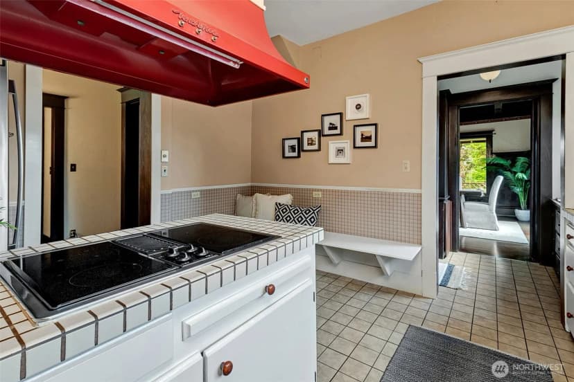 Property photo for 9733 Arrowsmith Avenue S, Seattle photo 13