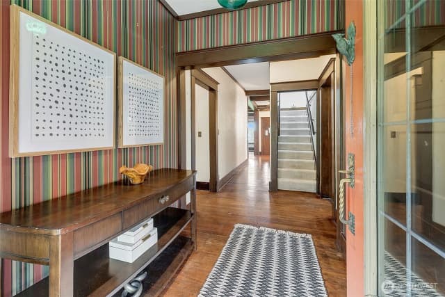 Property photo for 9733 Arrowsmith Avenue S, Seattle photo 3