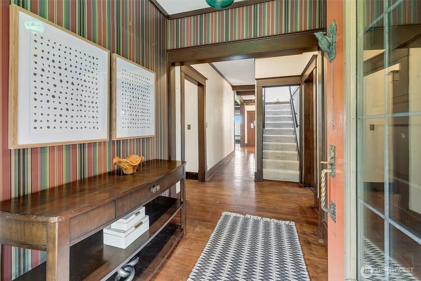 Property photo for 9733 Arrowsmith Avenue S, Seattle photo 3