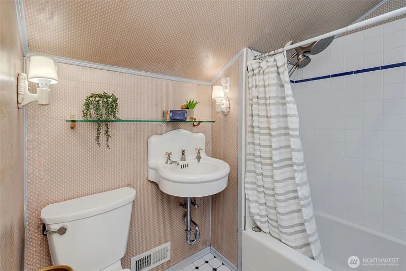Property photo for 9733 Arrowsmith Avenue S, Seattle photo 28
