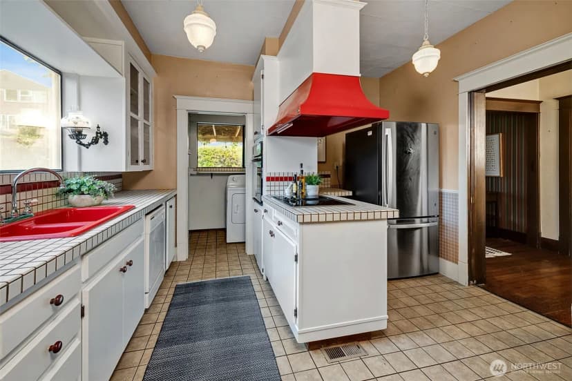 Property photo for 9733 Arrowsmith Avenue S, Seattle photo 15
