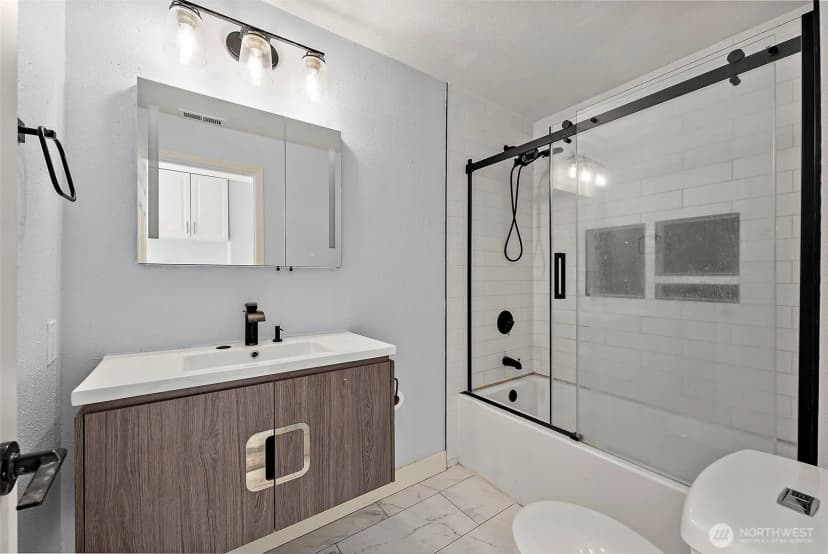 Property photo for 15306 Grant Avenue Sw, Lakewood photo 9